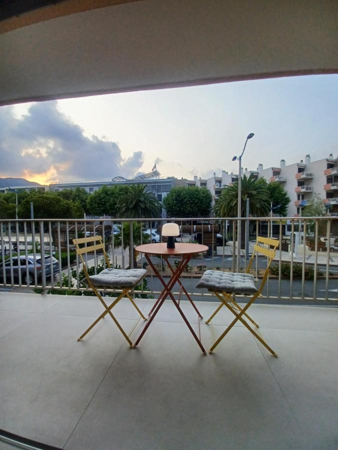 Superbe Appartement A 2 Minutes De La Mer 카발레르쉬르메르 외부 사진